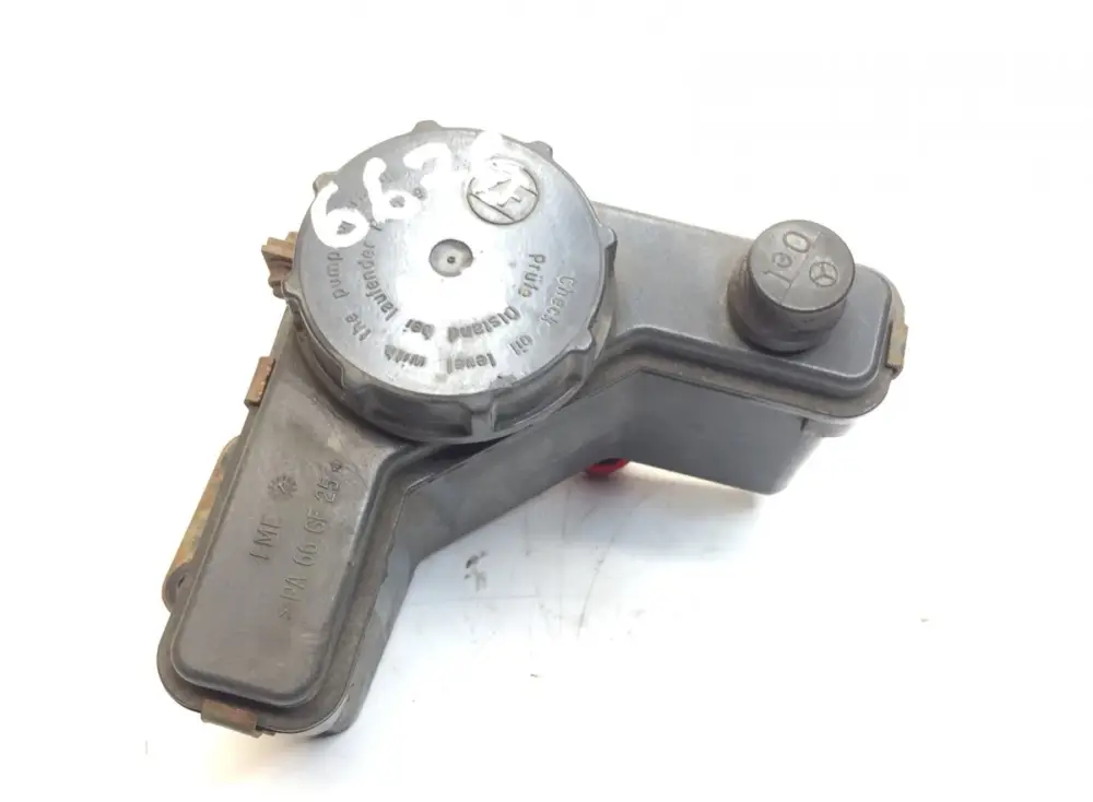 Handla nu 0004666902 Oljetank för servostyrning Power steering oil tank for MERCEDES Atego