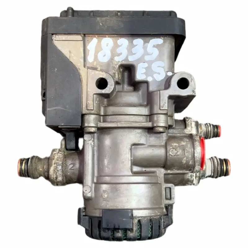 21122034 EBS-ventil framaxel, vänster RENAULT TRUCKS 20828237 20570906 20428938 5801290649 7485003022 7420828237 7420428938 7420570906 504100409 7421122034 5801910304 Premium, Premium 2 (1996-2014) KNORR-BREMSE Erbjudande