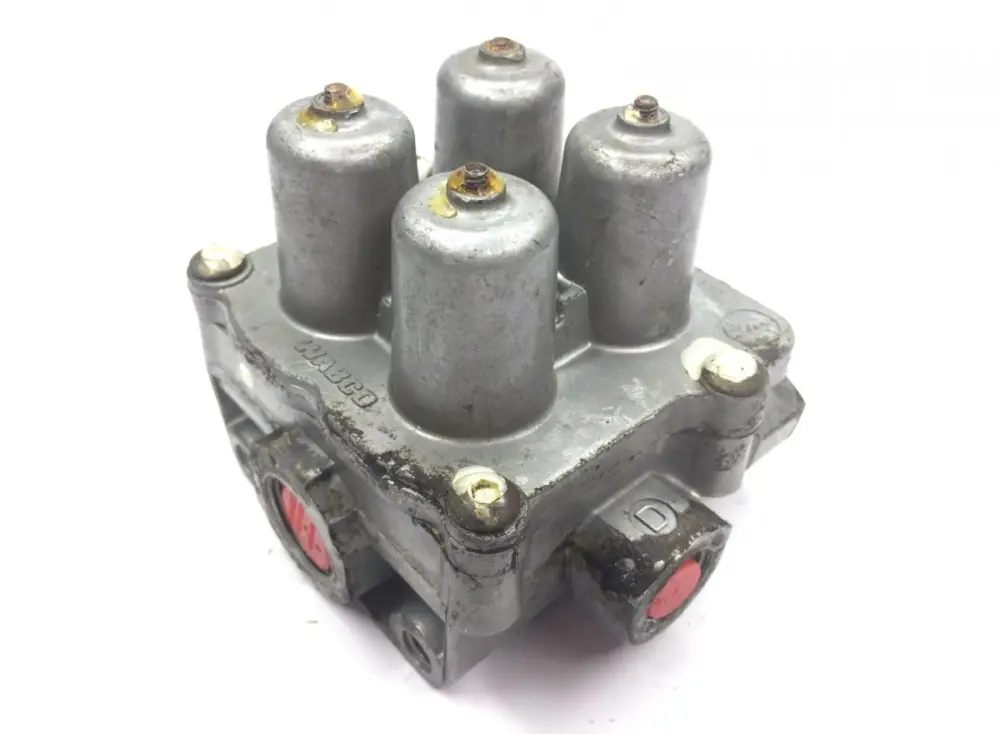 Fynd 1431049 Fyrvägsventil 1381883 1337904 1356635 1505406 1505399 - WABCO