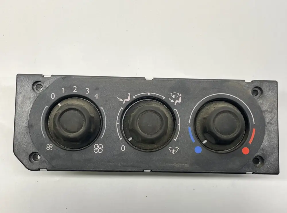 Endast idag 1454146 Strömbrytarpanel för värmesystem för passagerarutrymme DAF 1949016 1454165 1335100 LF45, LF55, LF180, CF65, CF75, CF85 (2001-)